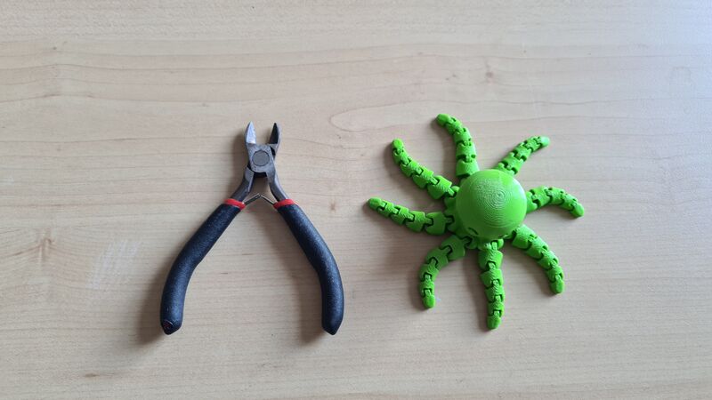 Fichier:LaBi pince coupante de cote.jpg