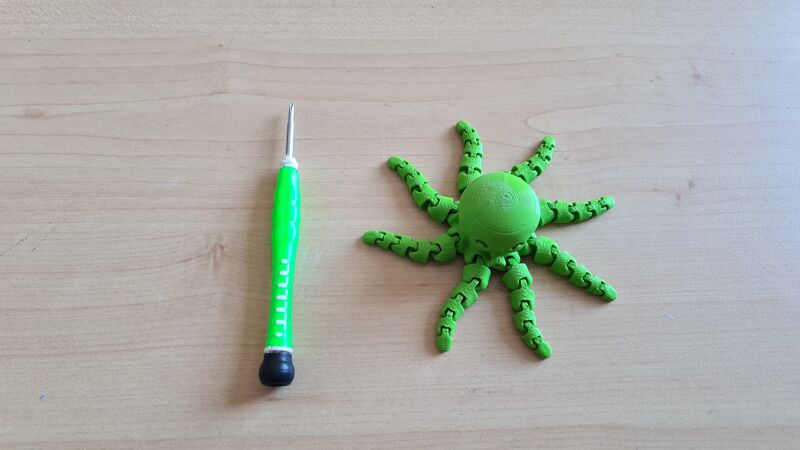 Fichier:LaBi tournevis cruciforme vert petit.jpg