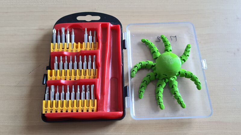 Fichier:LaBi tetes tournevis boitier rouge.jpg