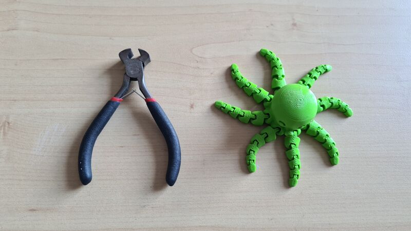 Fichier:LaBi pince coupante de devant.jpg