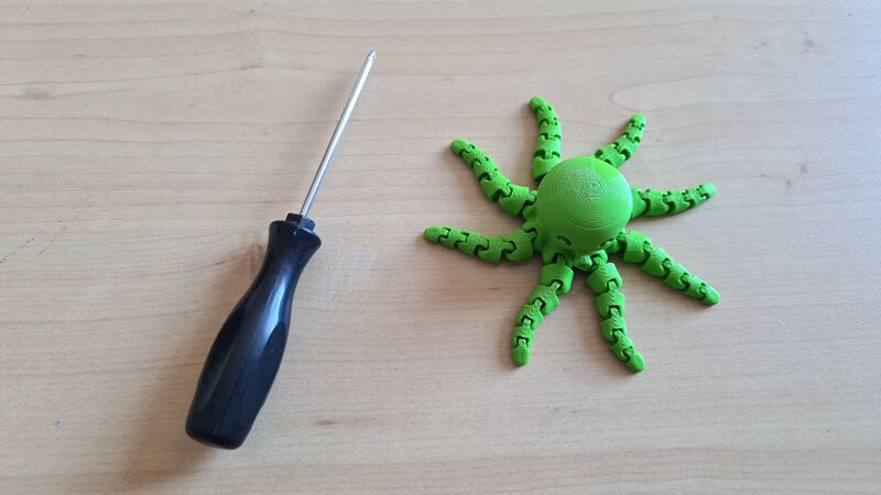 Fichier:LaBi tournevis cruciforme noir.jpg